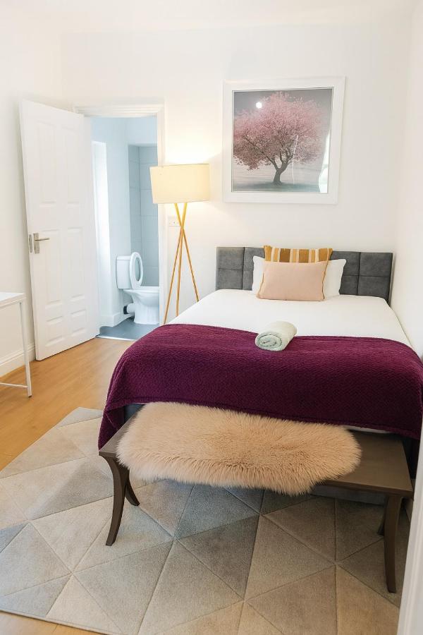 Four Bed-Room with 2 Ensuite - Bed and Breakfast Birkenhead