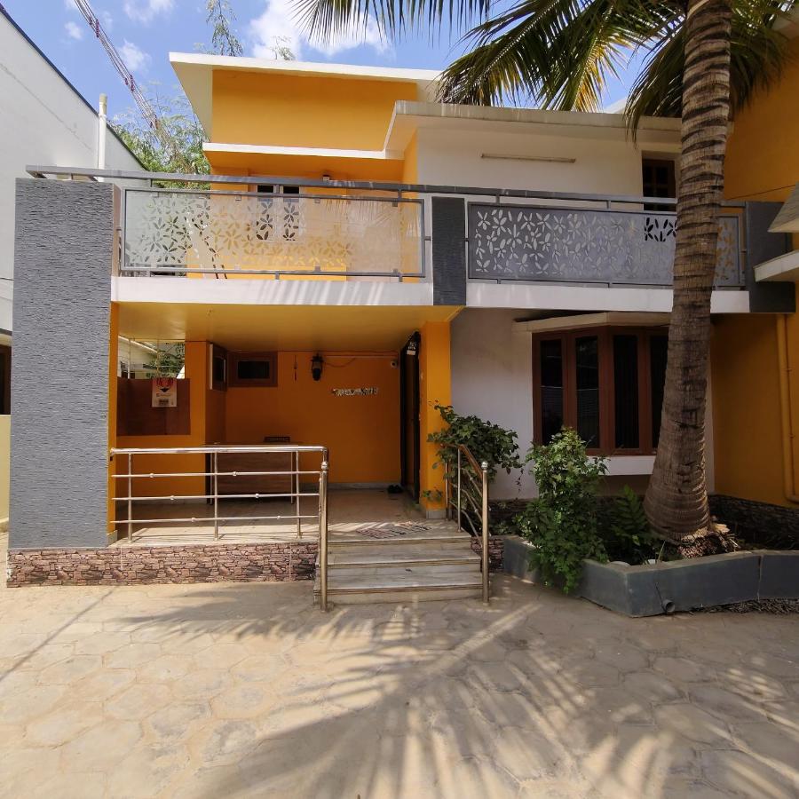 Square & Dormitory Stays - Chambres d’hôtes Tirunelveli