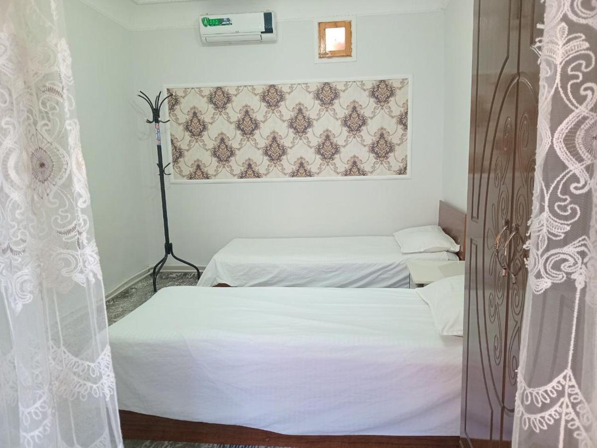 Doppel- oder Zweibettzimmer