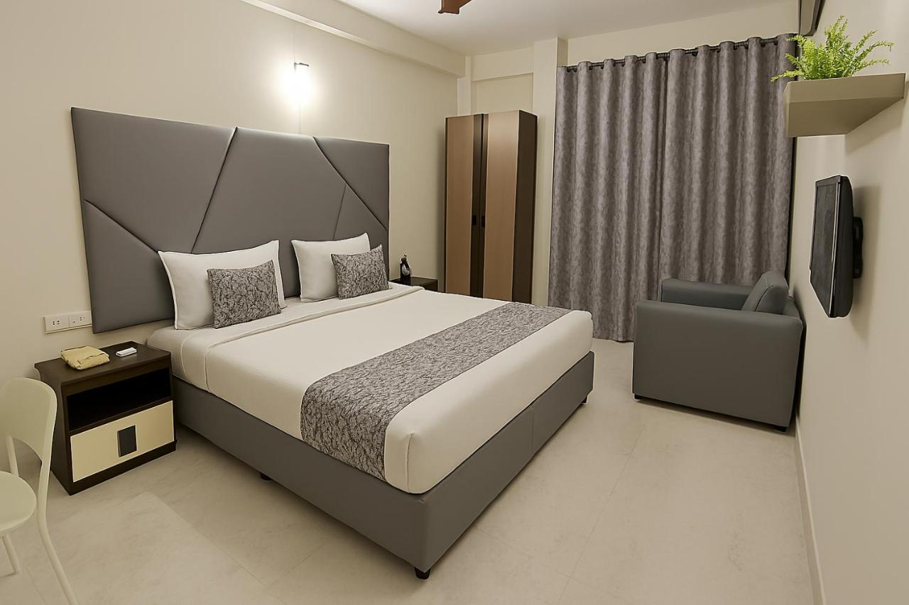 Lake Side Serviced Apartment by Maxxvalue - B&B