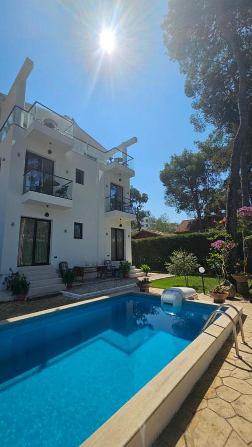 White Pine Villa With Pool - Ferienwohnung Golem