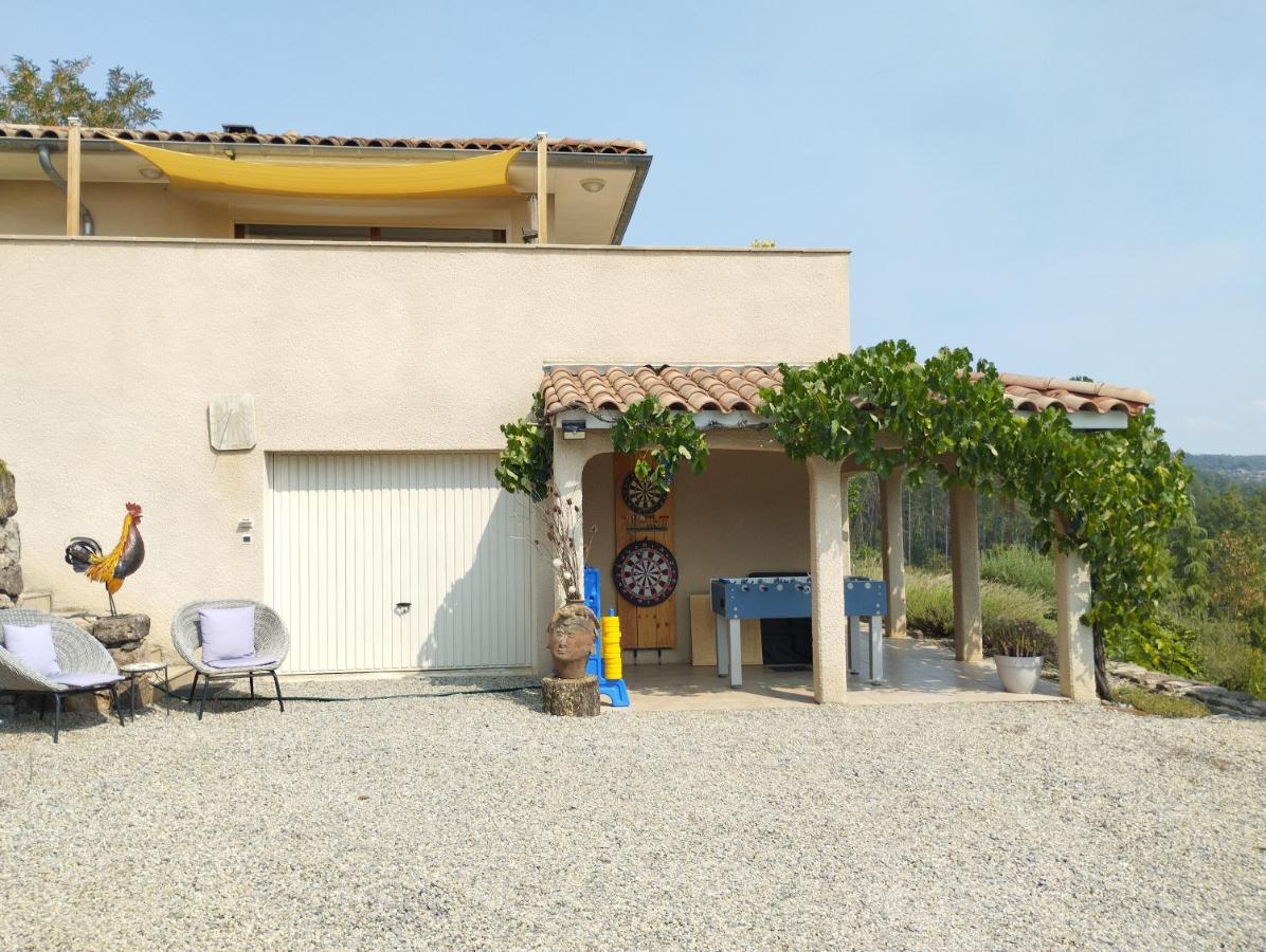 gite dans une maison en rez-de-chaussée avec piscine - B&B
