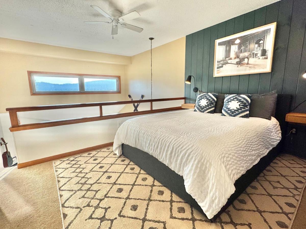 Moose Mtn Retreat Ski in out Condo Pool Hot Tub Fire Pits - B&B Lutsen