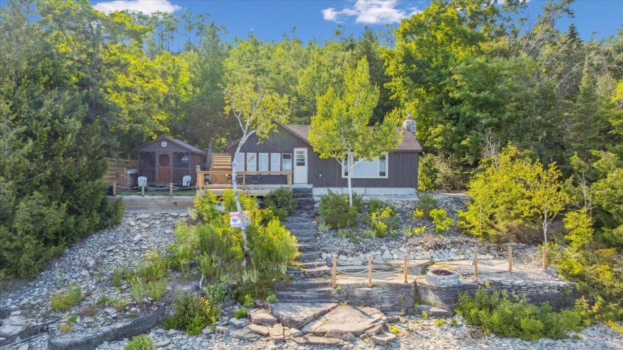 Cedar & Stone, Stunning Dyer's Bay Retreat Tico - B&B Miller Lake