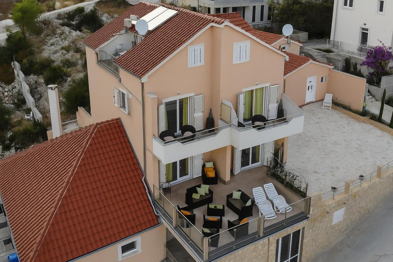 Apartments Rogošić - Ferienwohnung Milna