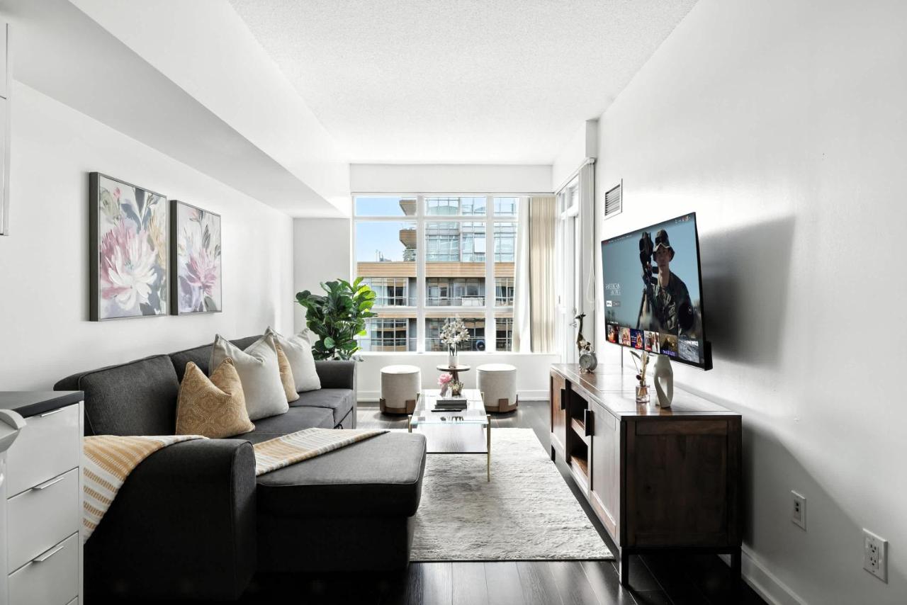 Modern Lakefront Escape Walk to Waterfront - B&B Toronto