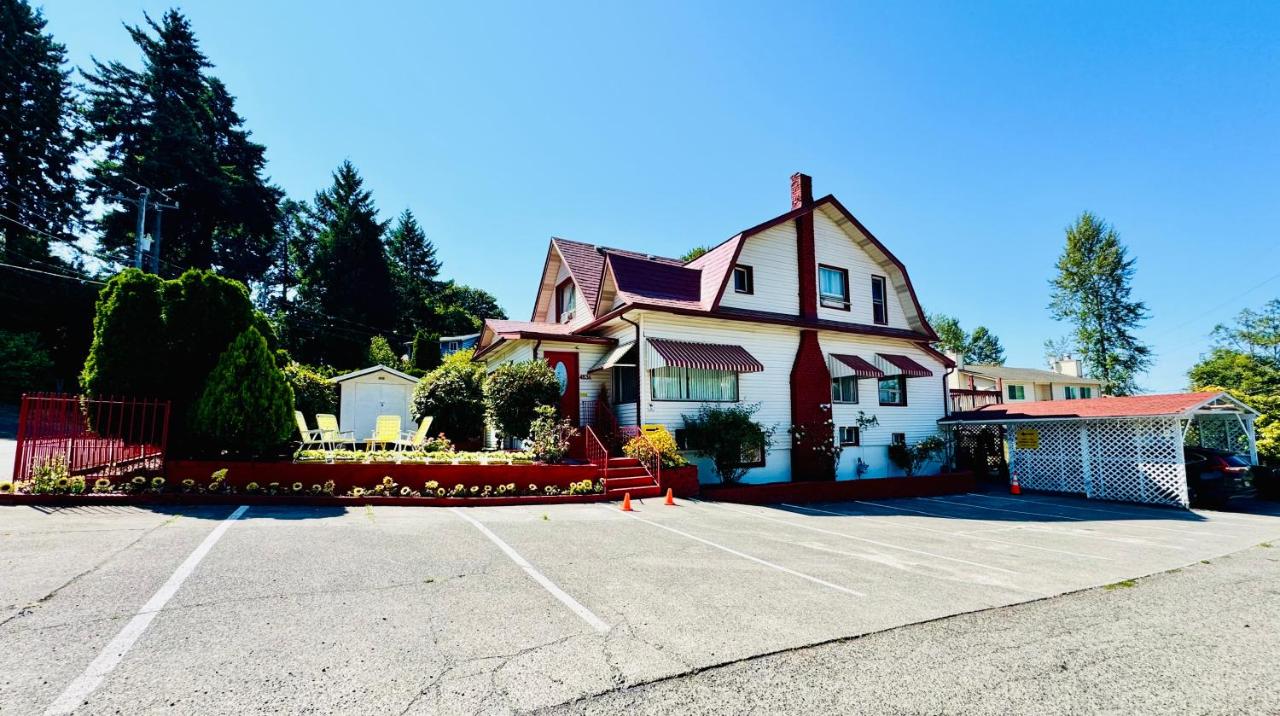 Tiny Private Room on the 1st Floor with Shared Bathroom 9 minutes to Seatac Airport - B&B