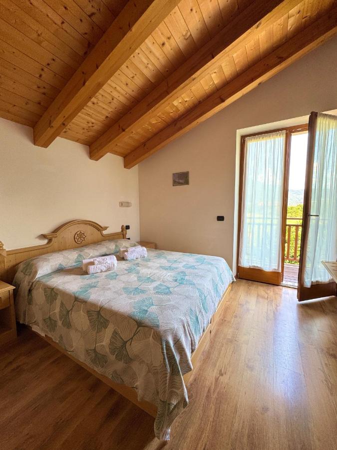 Doppel-/Zweibettzimmer mit Balkon