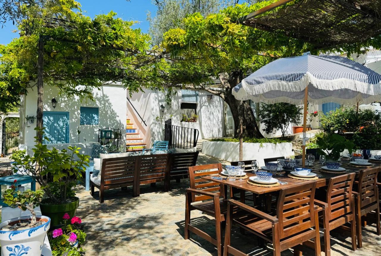 Almond Hill House - B&B