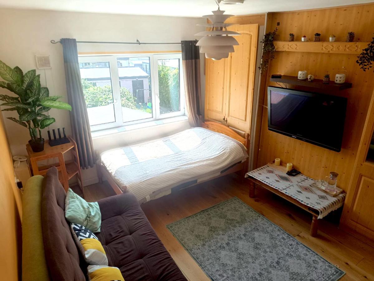 Habitación Triple Básica con baño compartido