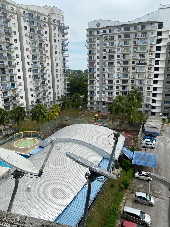 Adelea Staycation w Netflix Marina View - B&B Port Dickson