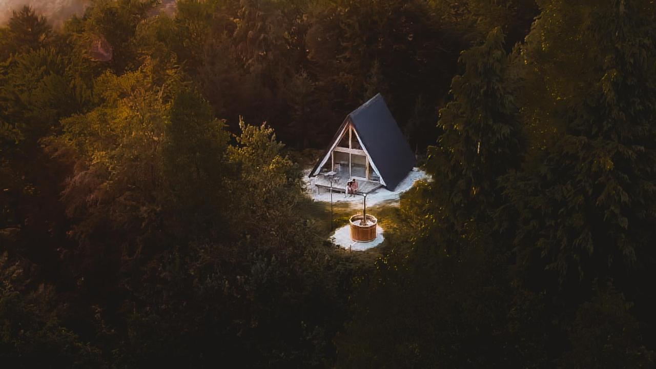 Cozy A-Frame Retreat Near Ljubljana With Hot Tub - B&B