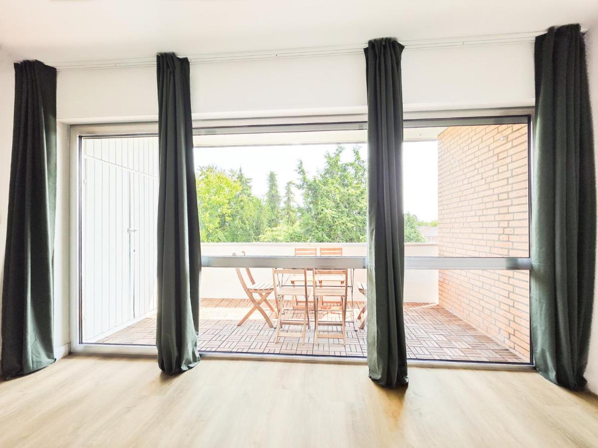 Tolstov Apartments - 3 Room Apartment - Balcony - Kitchen - Washing machine - next to Cologne - Chambres d'hôtes Frechen