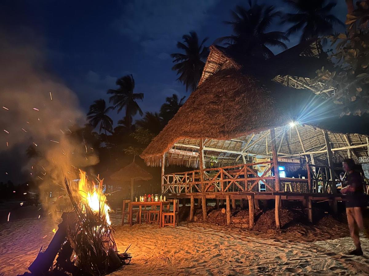 AfroWhaleSharkSafari & AfroBeachBungalows - B&B Kilindoni