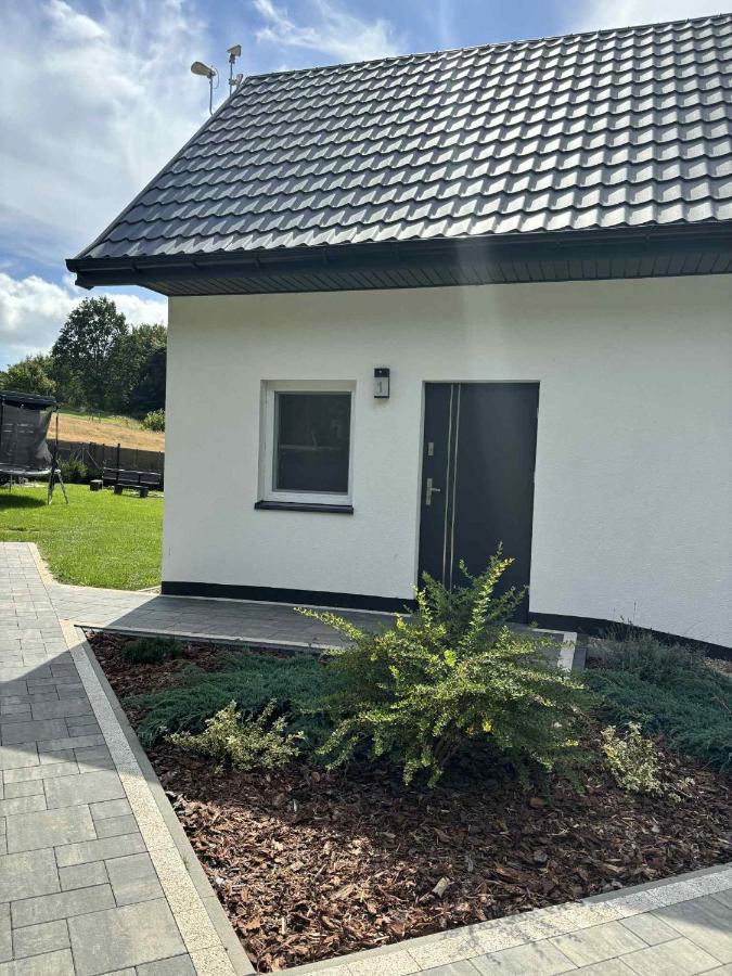 Dom wypoczynkowy Leśny Zakątek 1 nad jeziorem - Chambres d’hôtes Gościno