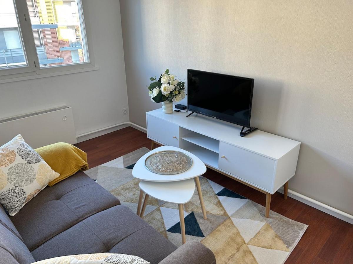 T1 Bis à Deux Pas du CNTS Comfort & Praticité - B&B Déols