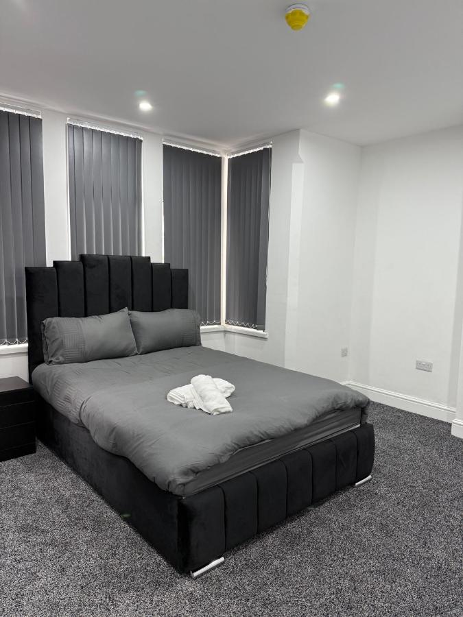Luton Luxury Apartment with 2 Bedrooms - B&B