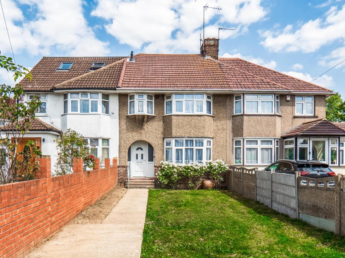 4 Bedroom House Wembley Stadium - Ideal for Families & Contractors, Long Stays - B&B Londra