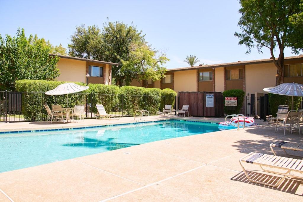 The Scott Getaway - Walkable to Old Town, remodeled space, outdoor pool! - B&B Scottsdale