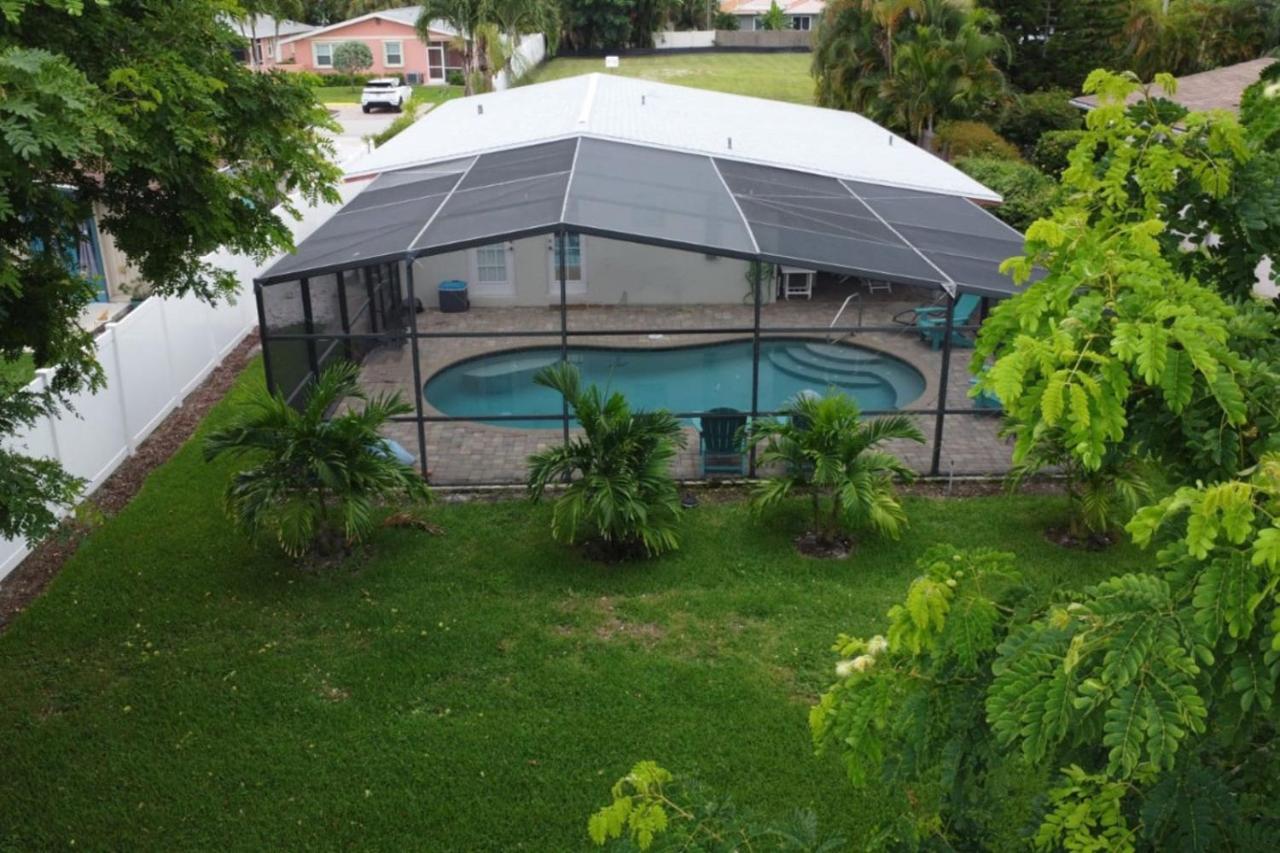 Naples Park, 3bdr Pool home, Beach Vacation - B&B Naples