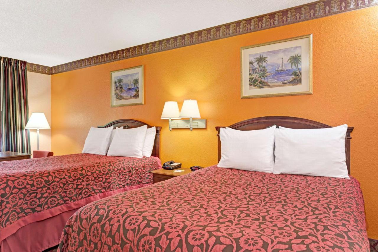 Double Room with Two Double Beds - Smoking