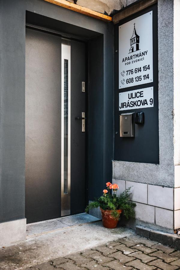 Apartmány pod zvonicí - Bed and Breakfast Hronov