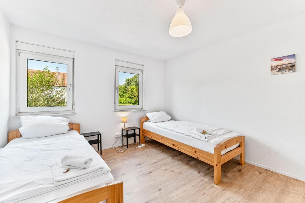 GÜNSTIGES Haus für Monteure in Nürtingen Parkplatz, WiFi, Smart TV, Waschmaschine - B&B
