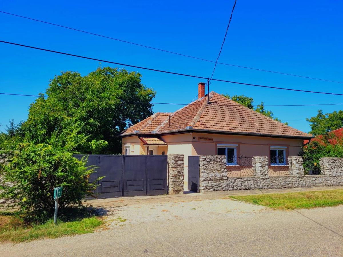 Kastély Ház - B&B