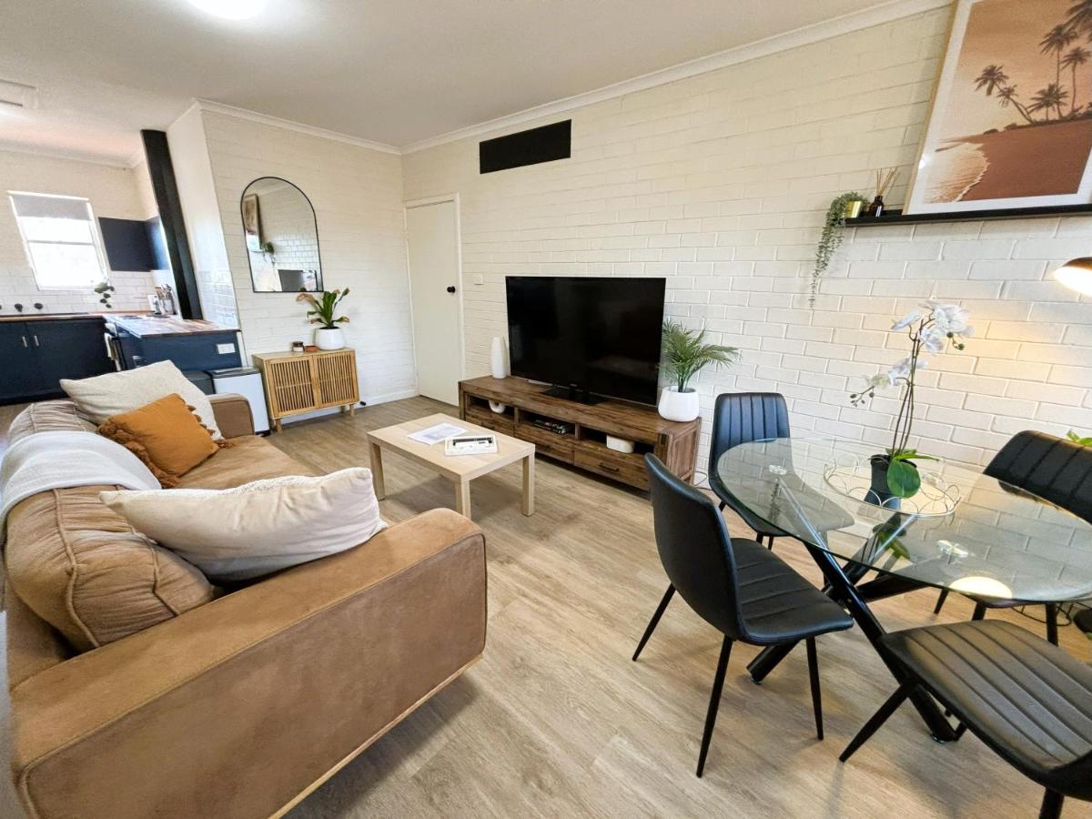 Stylish 3 Bedroom Apartment - South Hedland - B&B