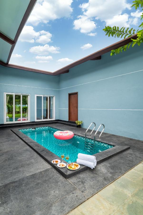 Villa Azure Bliss by Riviera Hospitality - B&B Shāhāpur