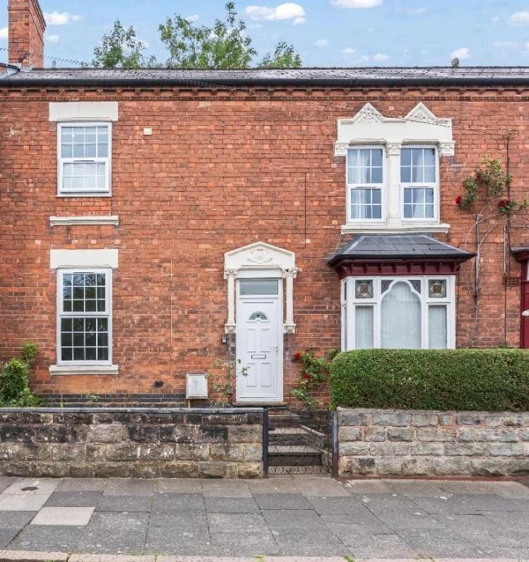 Stylish 4Bed Executive Stay WiFi and Parking - B&B Birmingham