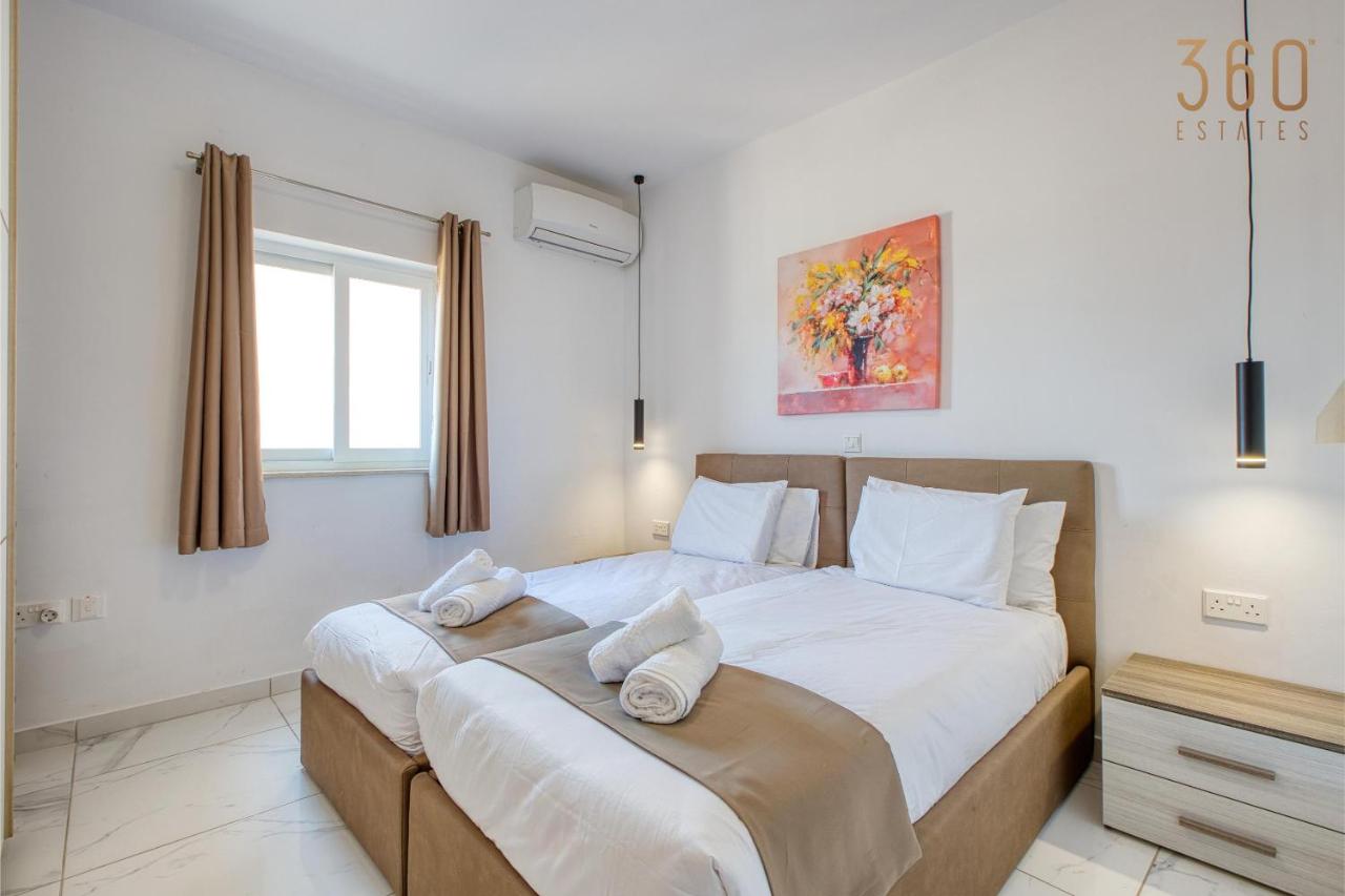 Appartamento con 2 Camere da Letto, Balcone e Vista mare