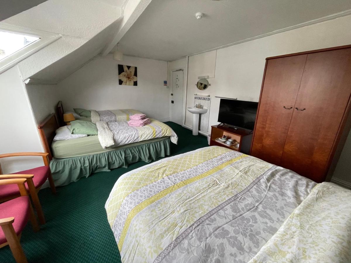 Quadruple Room with Shared Bathroom