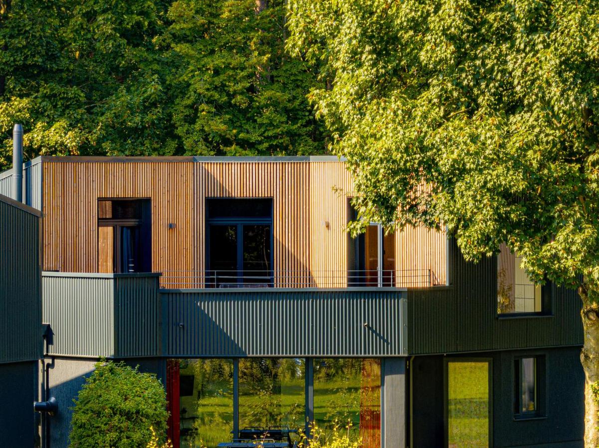 Traumhaus direkt am See mit Dachterrasse, Kamin und Badewanne - B&B