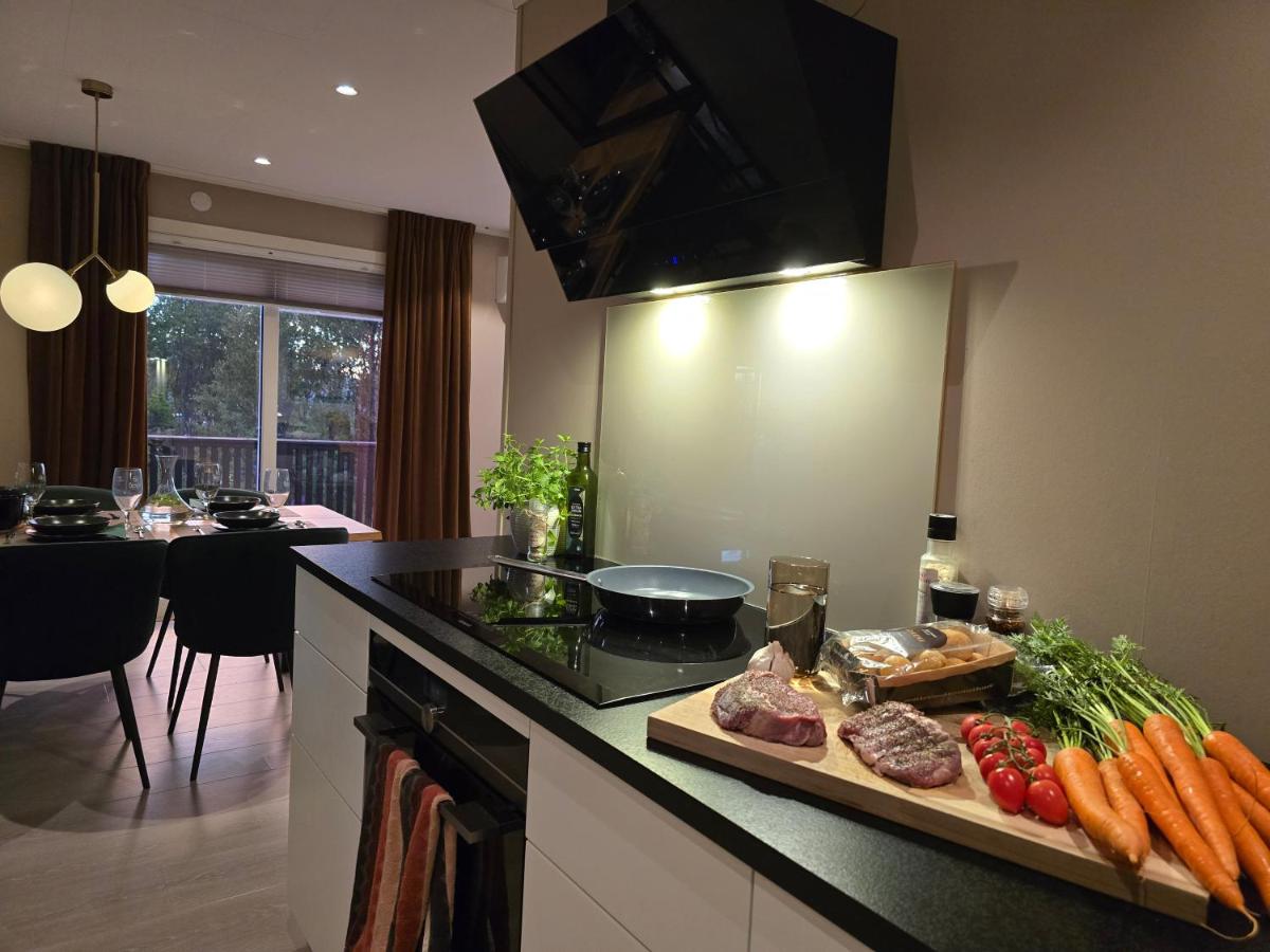 Modern Luxury Villa- Free parking - B&B Tromsø