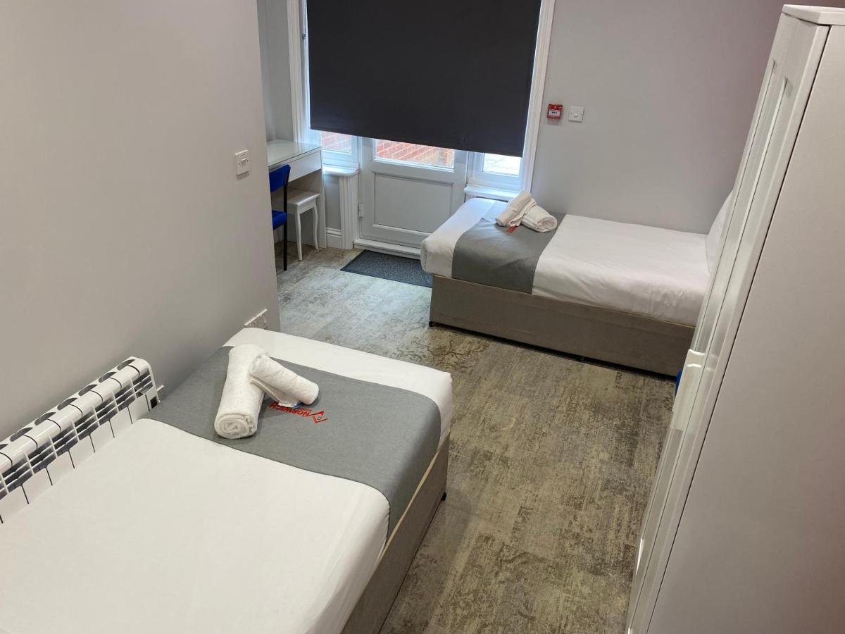 8 Aspland Road - B&B