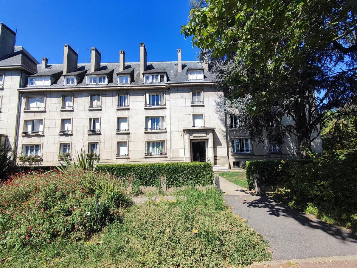Grand appartement de charme proche Paris - B&B