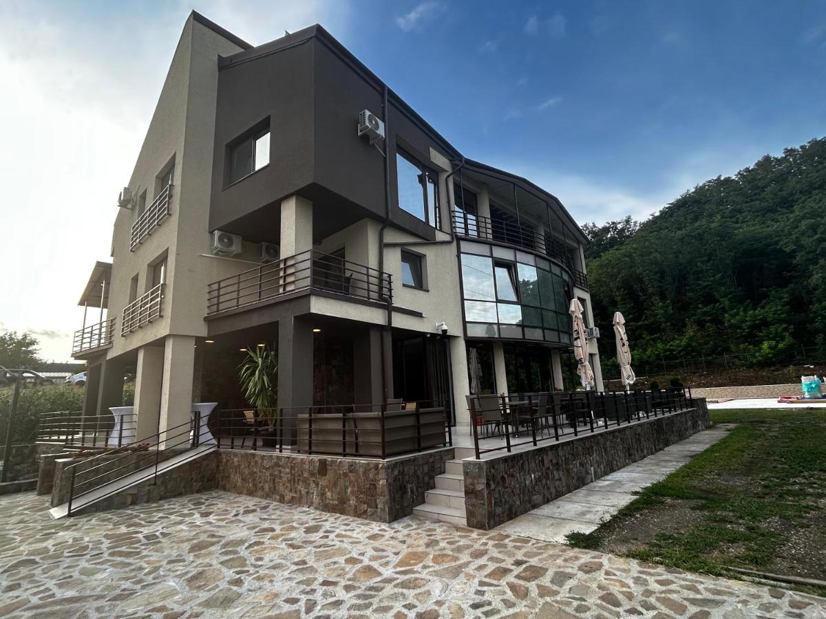 Vila Premiere Bistro-Spa - B&B Piatra Neamţ