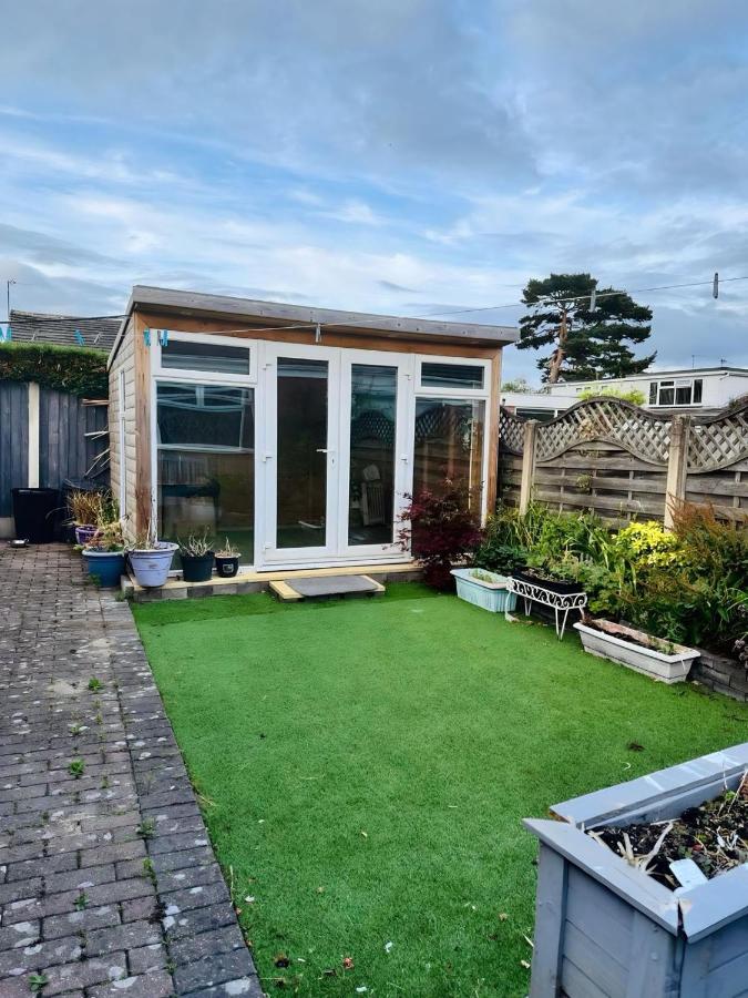 Falcon House By SmoothMove Properties limited - Ferienwohnung Cannock