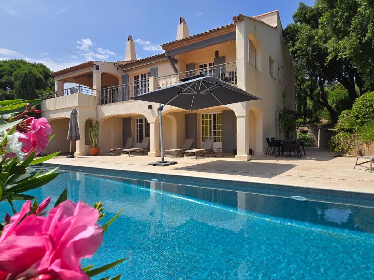 Villa Savoir Vivre with sea view and St. Tropez - Chambres d’hôtes La Garonnette-Plage