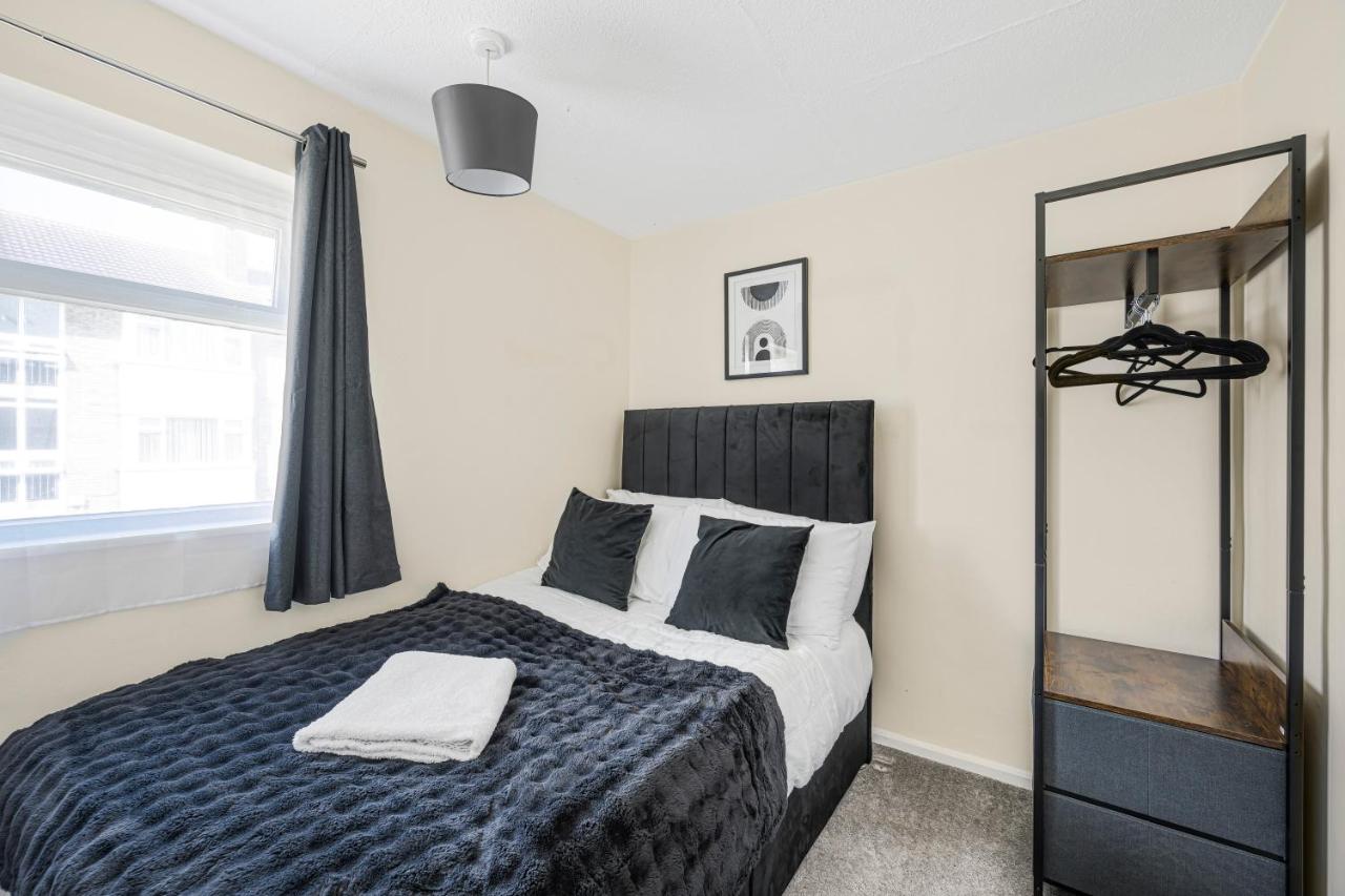 The House In Defoe Rd - 3br 1bath W Free Parking - B&B Ipswich