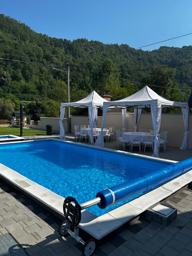 Vikendica Vesic Tegare - B&B Bratunac