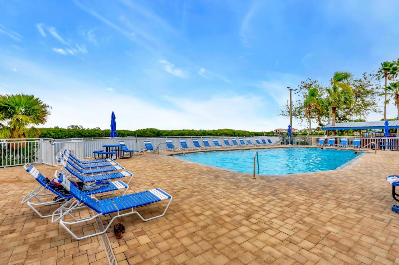 Watch the dolphins Large balcony Suite and heated pool - B&B Ruskin