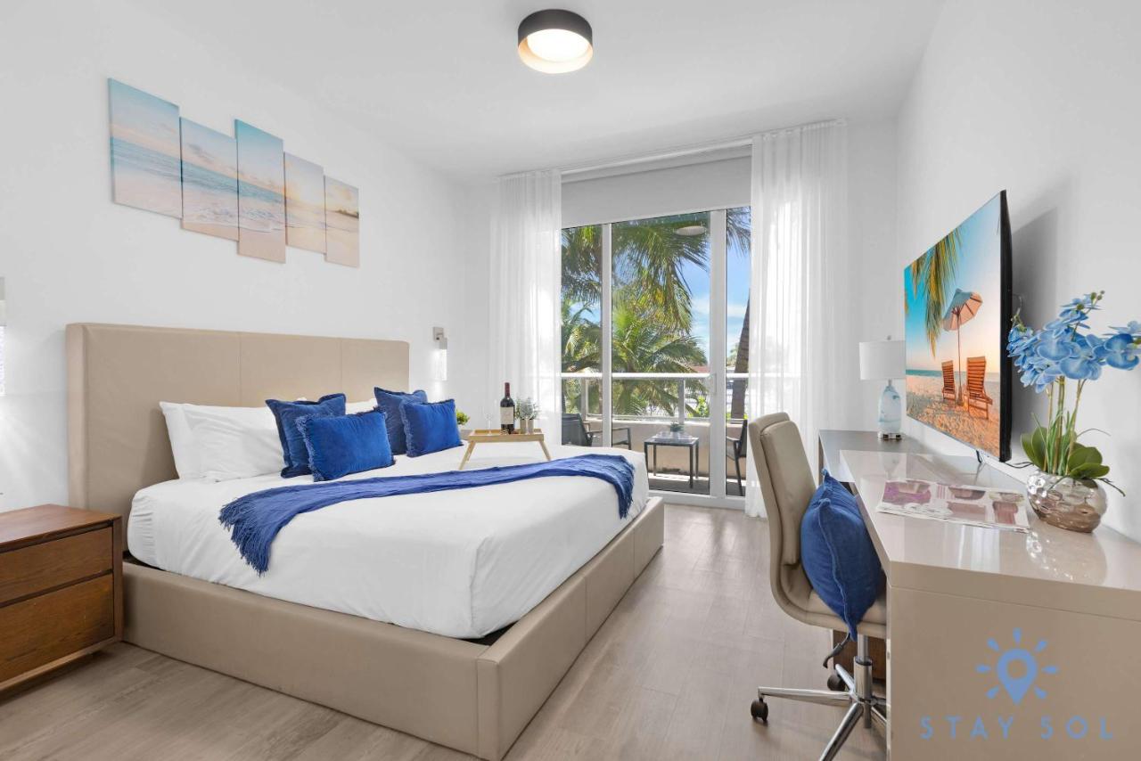 Beachfront Resort - Hot Tub & Pool- Near Beach - Bed and Breakfast Hollywood