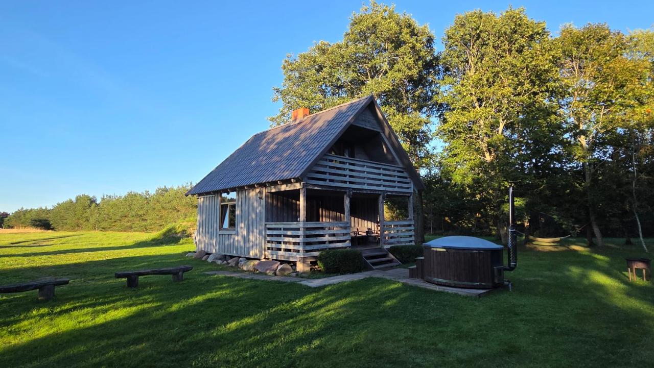 Viesu māja "Ozoliņi" - B&B Jūrkalne