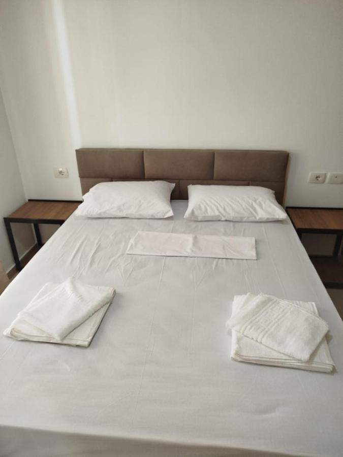 Comfortable apartment, stunning views - Bed and Breakfast Vlorë