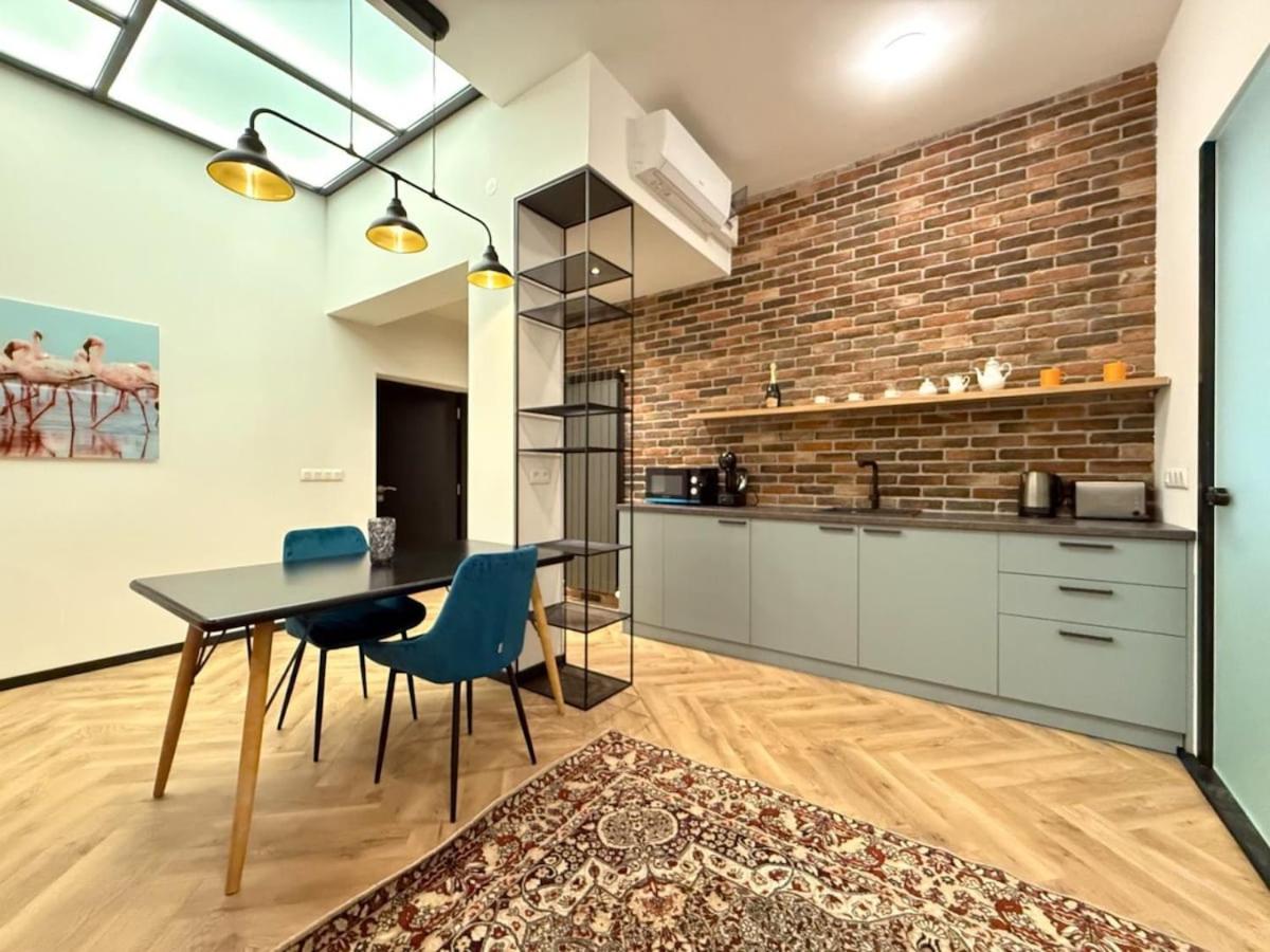 London - English Basement Studio - B&B Sofia