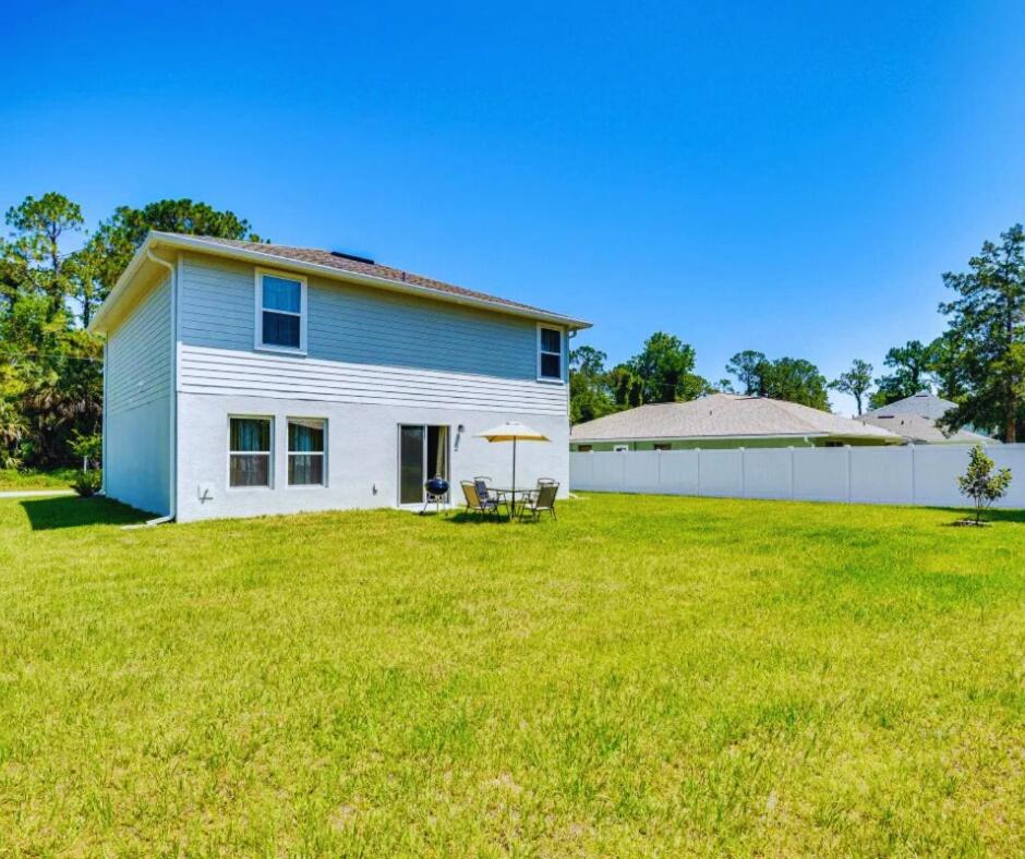 Cozy Villa with Private Garden, Pet Friendly, 14 Guest - B&B Palm Coast