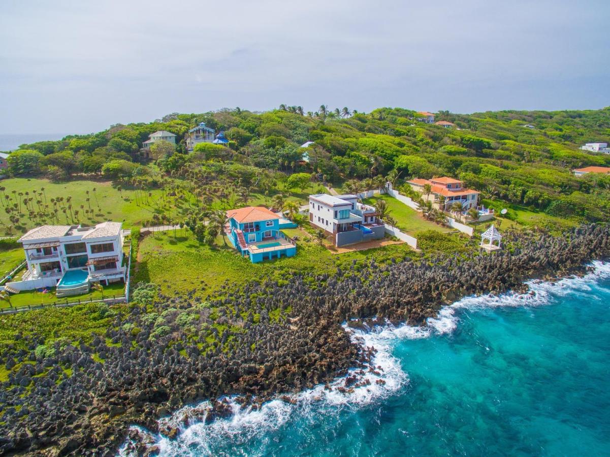 Oceanfront Coral View Home - B&B West Bay