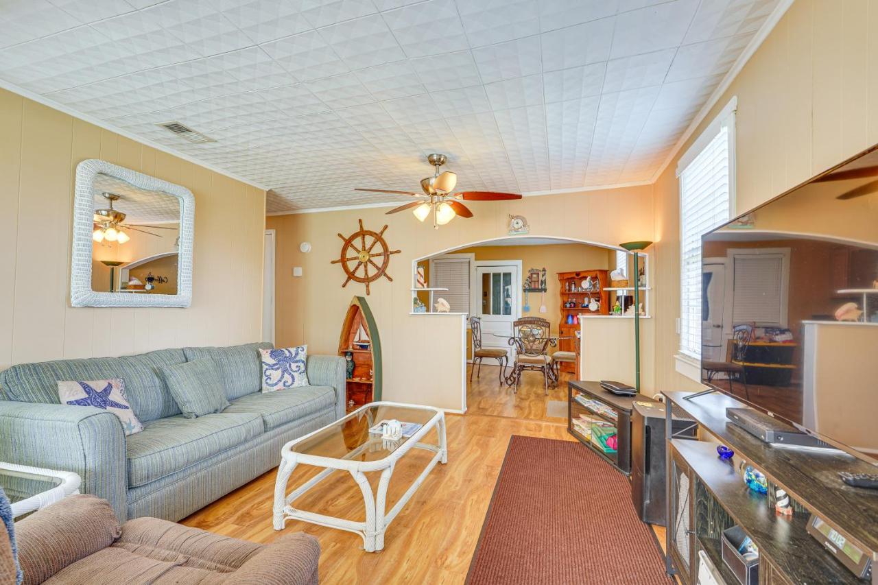 Sunny Panama City Escape with Pool and Deck! - B&B Panama City